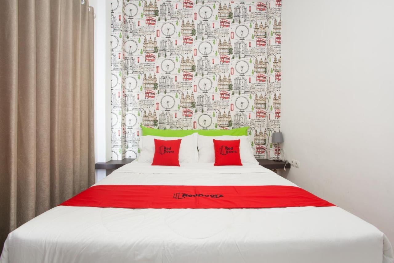 Отель Reddoorz Near Museum Angkut Batu Бату Экстерьер фото